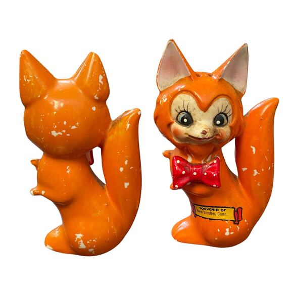 Vintage Elvin Anthropomorphic Fox Salt & Pepper Shakers Orange w/ Red Bow Tie - Picture 3 of 16